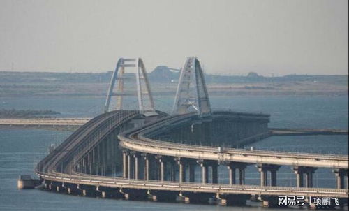 乌克兰袭击克里米亚大桥，现场画面揭露真相